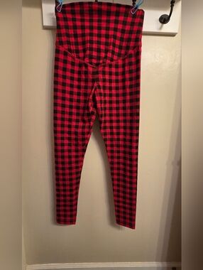 Old Navy Maternity Buffalo Plaid Leggings Red Black Checkered NWT Size Small